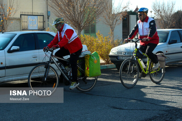 نهالکاری دوچرخه‌سوار دوستدار محیط زیست در ایسنای یزد
