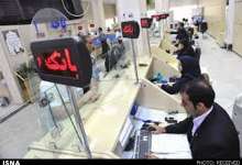 کارگران برای احراز هویت به بانک رفاه می روند