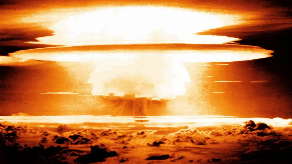 بمب‌های هسته‌ای فعلی ۷ تا ۷۰ برابر قوی‌تر از بمب‌هایی هستند که هیروشیما و ناکازاکی را نابود کردند.